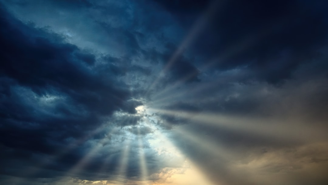 Gambar DI BALIK TIRAI LANGIT KETUJUH